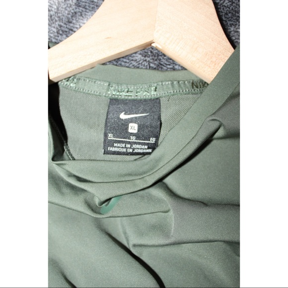 Nike Pro Intertwist 2 Tank in Army Green XL - Picture 7 of 7